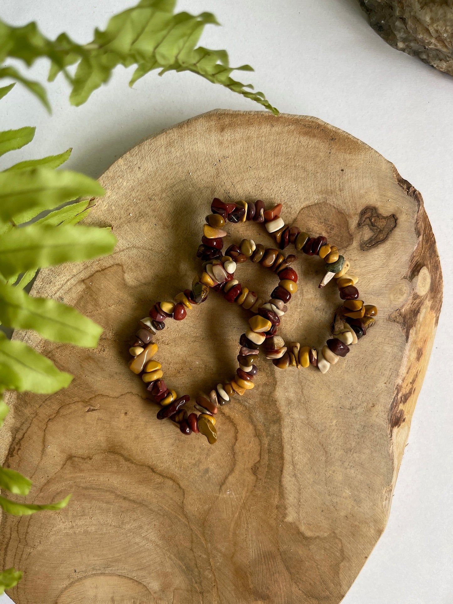 Split armband mokaiet