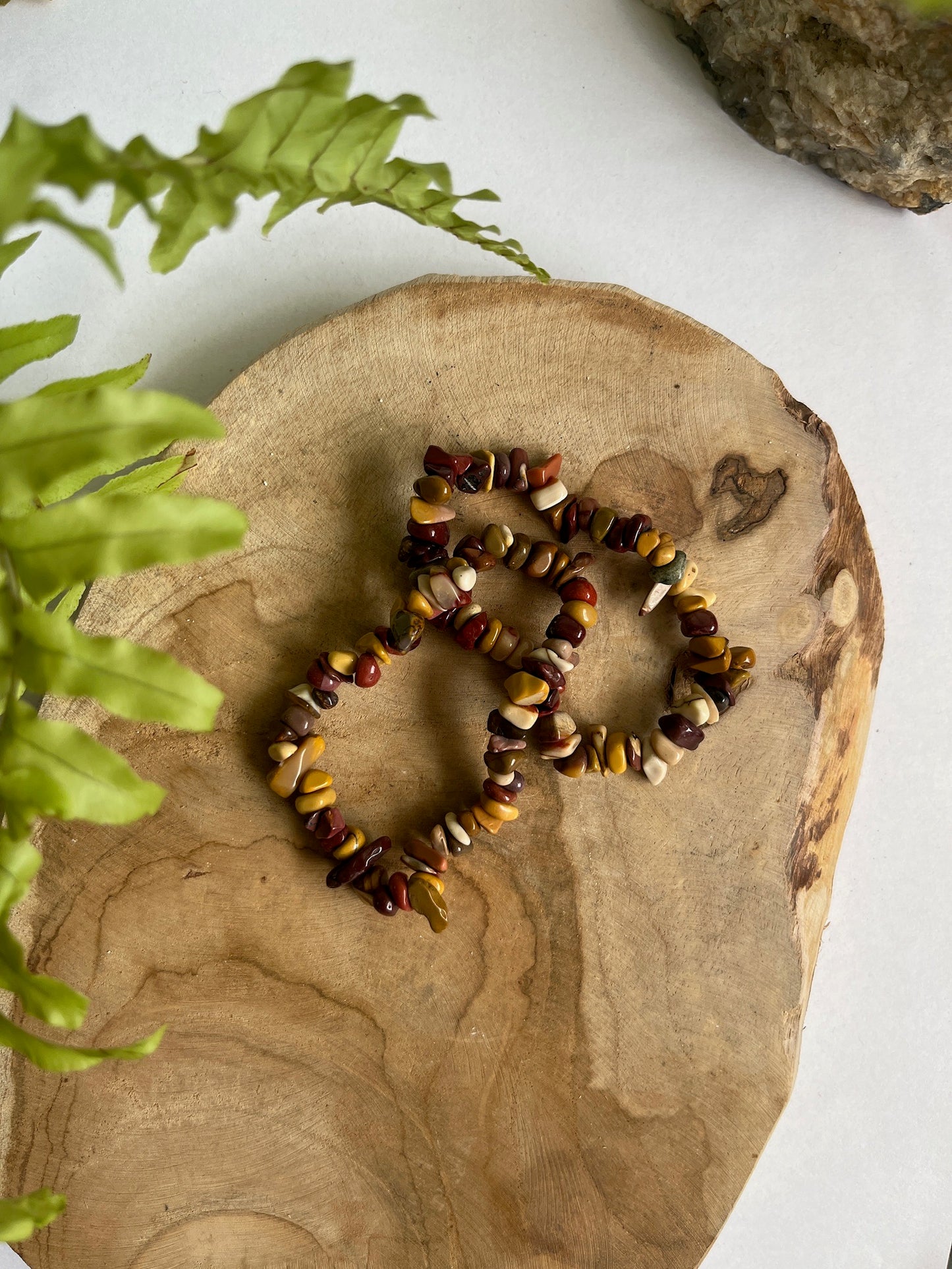 Split armband mokaiet